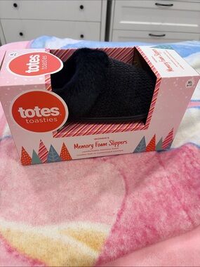 totes Toasties Women's Memory Foam Slippers - Black